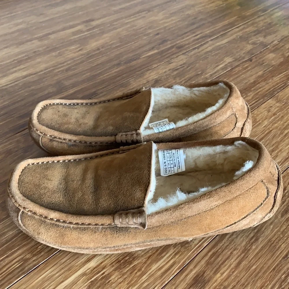 🌟Host Pick🌟Men’s UGG Leather Slippers